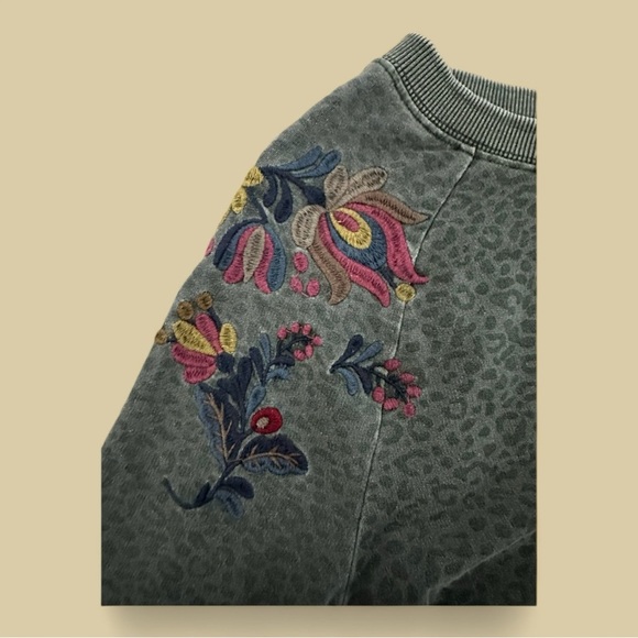 Standard Grace - Mossy Green Leopard Top M - Picture 5 of 11